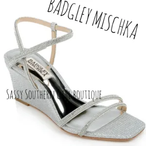 🆕⭐ BADGLEY MISCHKA silver rhinestone wedges