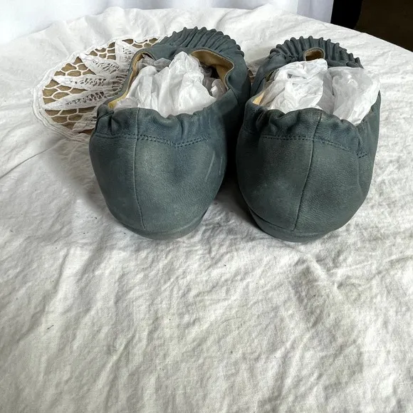 - Chocolate Blu Size 7 Woman's flats shoes Pintuck Leather Blue suede shoes