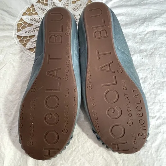 - Chocolate Blu Size 7 Woman's flats shoes Pintuck Leather Blue suede shoes
