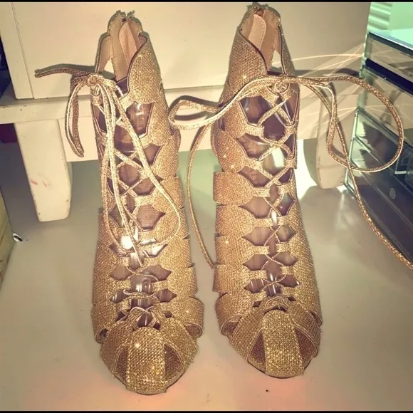 👠 Golden Glittery Liliana Heels 👠​​​​