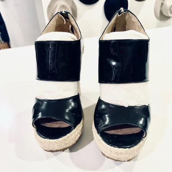 - Jimmy Choo navy patent espadrille wedges size 6 😎