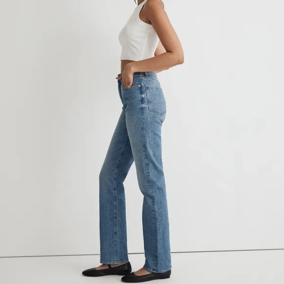 ⟡ Madewell 90s Straight Jeans in size 28 ⟡