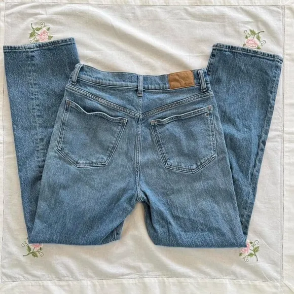 ⟡ Madewell 90s Straight Jeans in size 28 ⟡