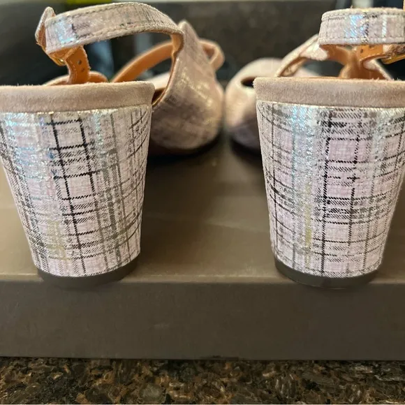- nib CHIE MIHARA Amor Textured Fabric Slingback Heels in Pink &amp; Silver size 9.5