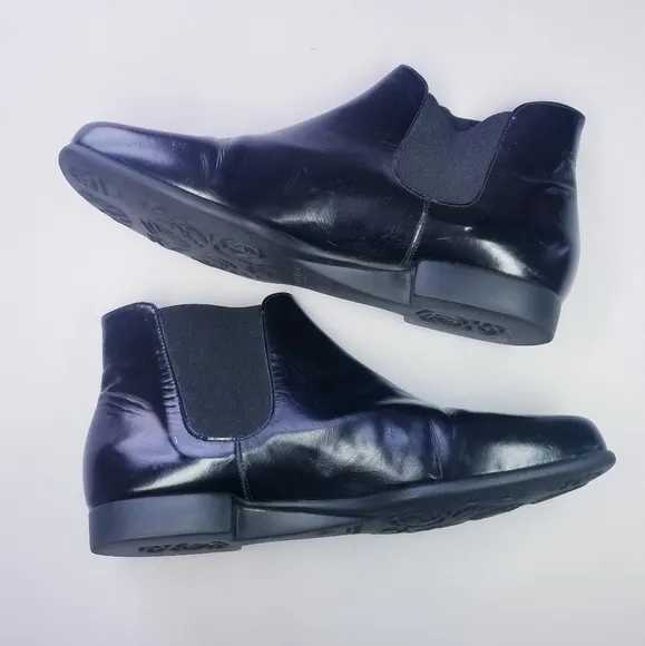 🌸 Taryn Rose |Patent Leather Flat ankle Boots 9.5