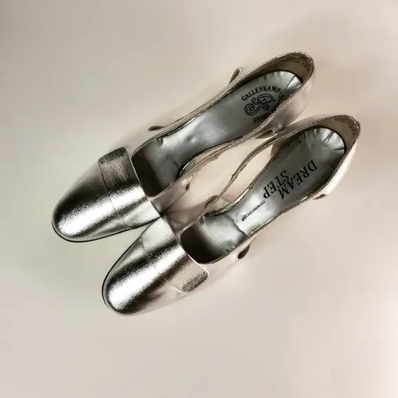 60s Mod Metallic Silver Space Heels with Rounded Toe