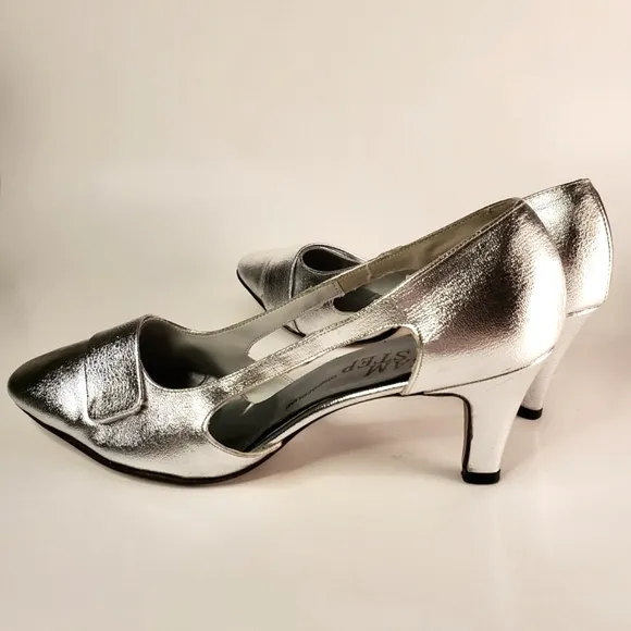 60s Mod Metallic Silver Space Heels with Rounded Toe