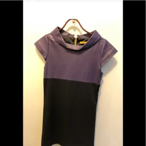 $790. 🔥 👗 Alice and Olivia Purple Black Leather sheath Dress