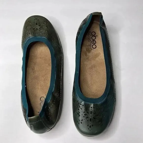 ABEO leather green Tamara flats size 8n