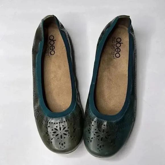 ABEO leather green Tamara flats size 8n
