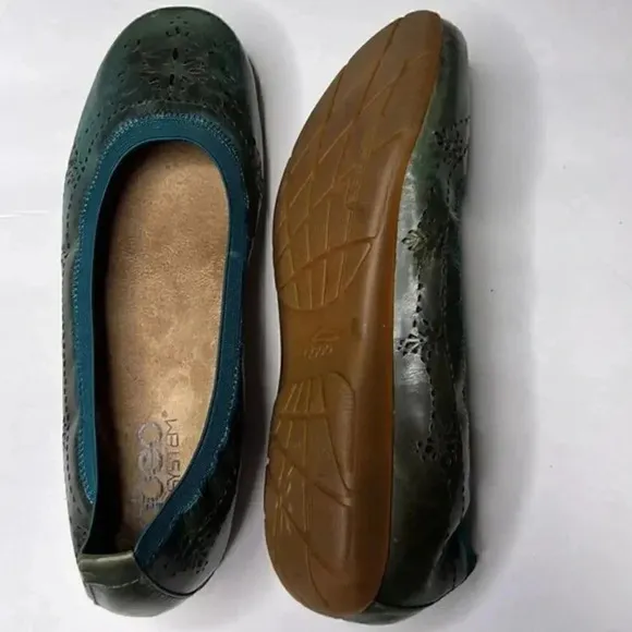 ABEO leather green Tamara flats size 8n