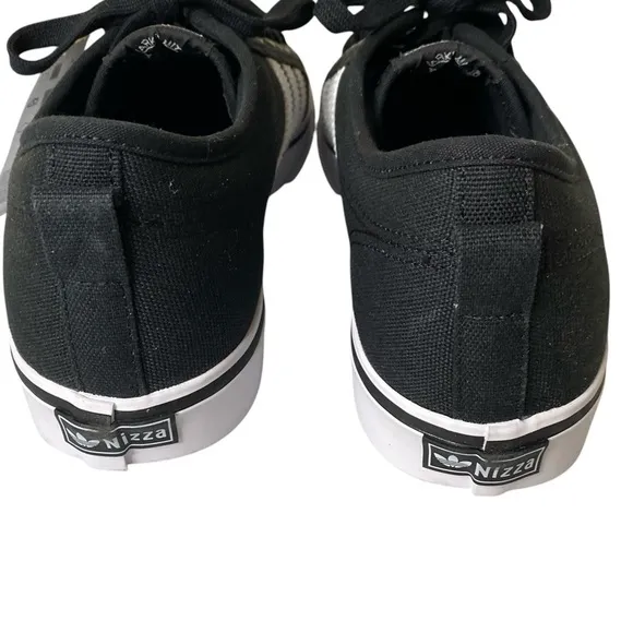 Adidas Men’s sz 11 Black, White Nizza Classic Canvas Sneaker New In Box