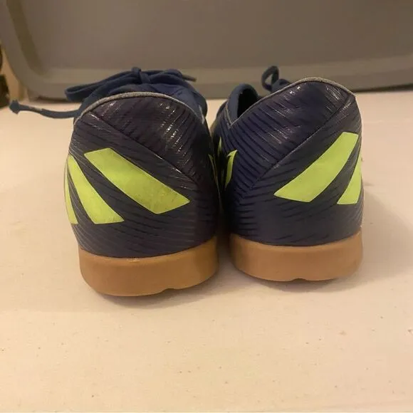 adidas Unisex-Child Nemeziz Messi Soccer Shoe size 5.5