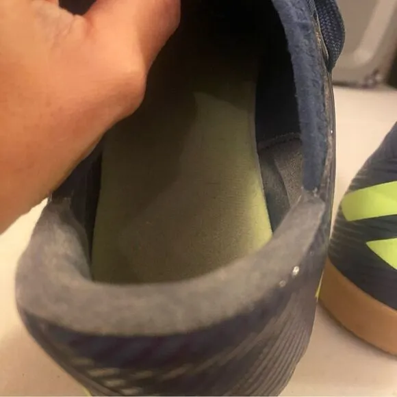 adidas Unisex-Child Nemeziz Messi Soccer Shoe size 5.5