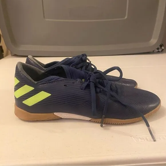 adidas Unisex-Child Nemeziz Messi Soccer Shoe size 5.5