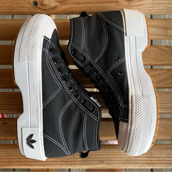 Adidas Women’s Originals Nizza Trek Shoes – Size 7