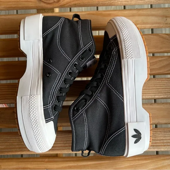 Adidas Women’s Originals Nizza Trek Shoes – Size 7