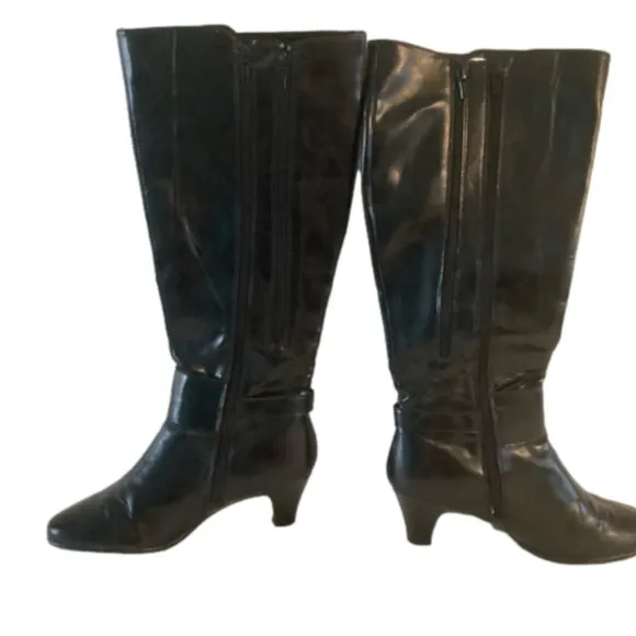 Aerosoles Black Leather Expandable Calf heeled boots size 9.5