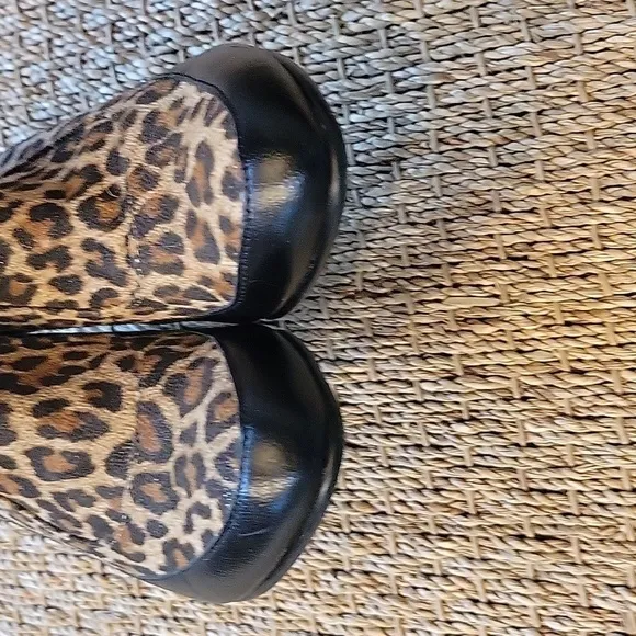 AEROSOLES leopard print bootie heels.  Size is 6.5 M .