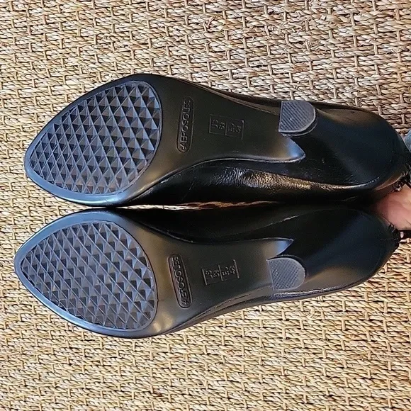 AEROSOLES leopard print bootie heels.  Size is 6.5 M .