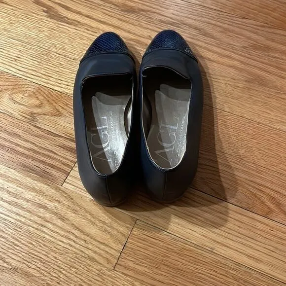 AGL attilio giusti leombruni Navy leather captoe ballet flat Italian 36 US 6