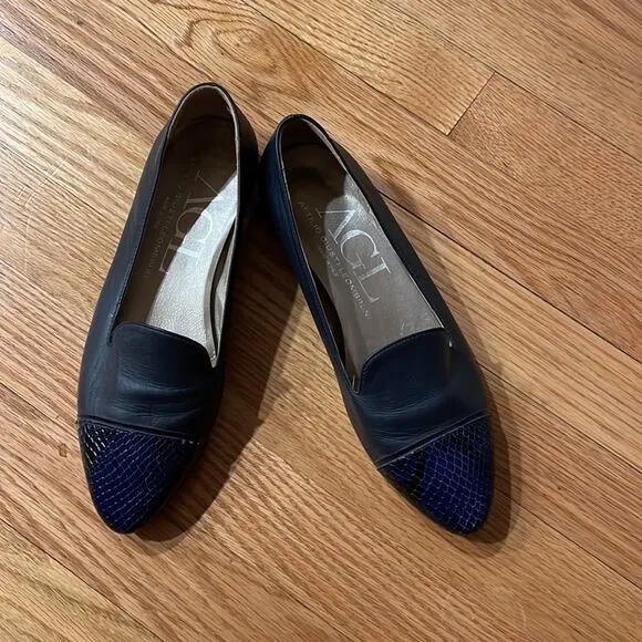 AGL attilio giusti leombruni Navy leather captoe ballet flat Italian 36 US 6