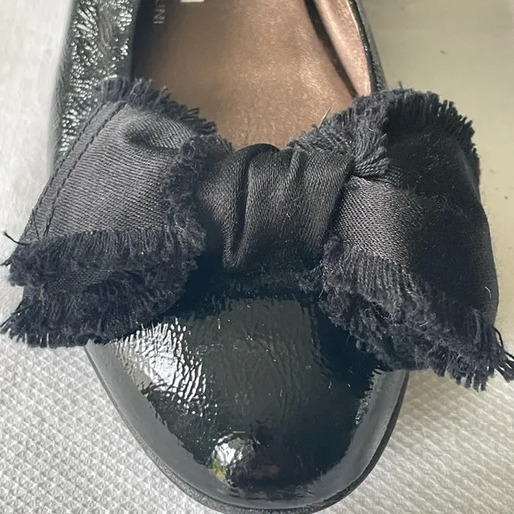AGL ATTILIO GIUSTI LEOMBRUNI SATIN BOW PATENT LEATHER BALLET FLATS 38