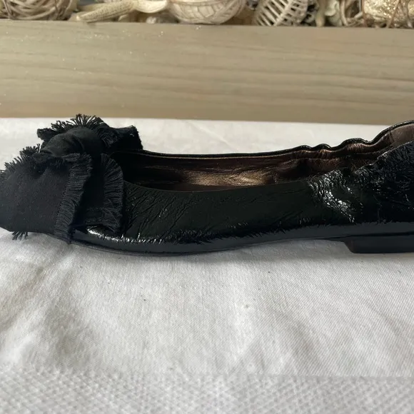 AGL ATTILIO GIUSTI LEOMBRUNI SATIN BOW PATENT LEATHER BALLET FLATS 38