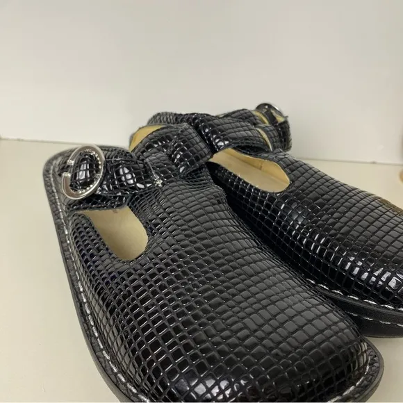 Alegria Black Textured Clog Shoes