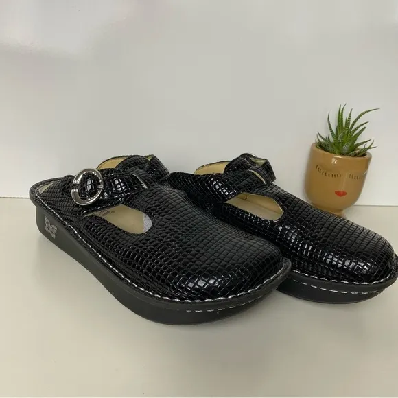 Alegria Black Textured Clog Shoes