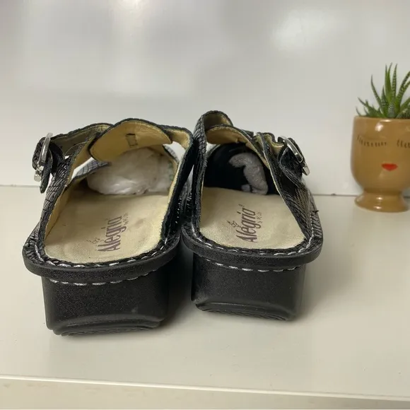 Alegria Black Textured Clog Shoes