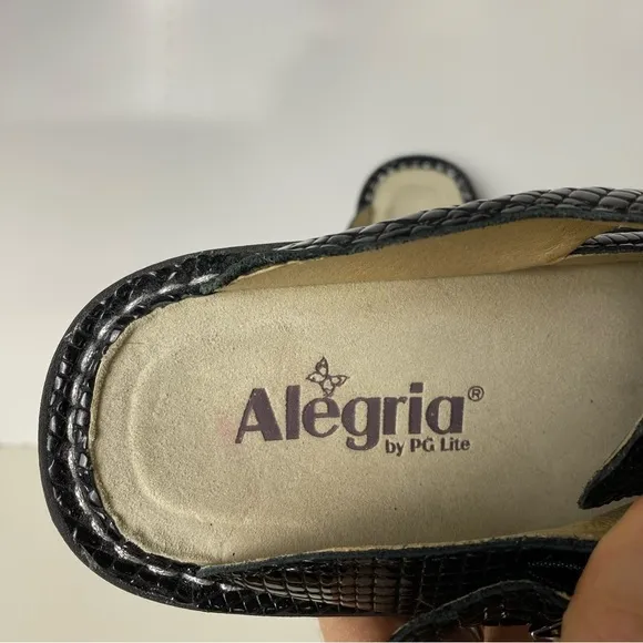 Alegria Black Textured Clog Shoes