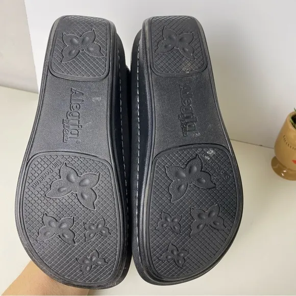 Alegria Black Textured Clog Shoes