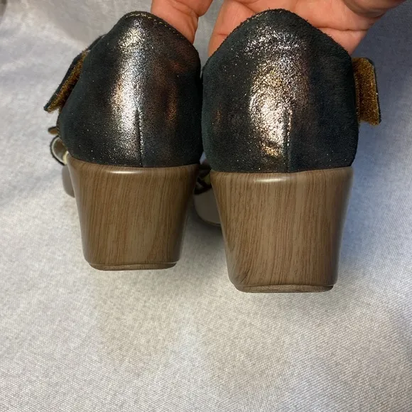 Alegria Riki Bronze Leather  T-Strap  Wedge Sandals. Size 38