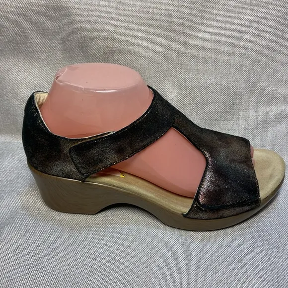 Alegria Riki Bronze Leather  T-Strap  Wedge Sandals. Size 38