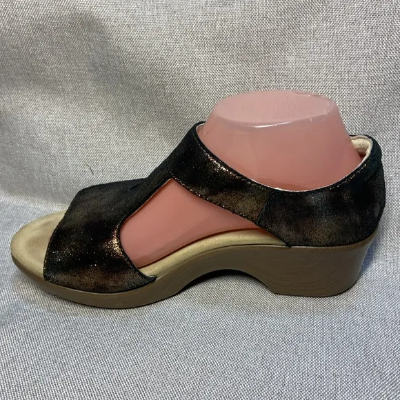 Alegria Riki Bronze Leather  T-Strap  Wedge Sandals. Size 38