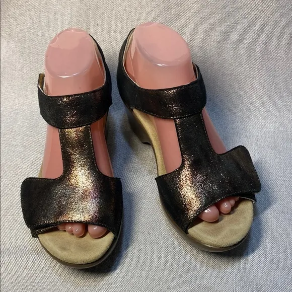Alegria Riki Bronze Leather  T-Strap  Wedge Sandals. Size 38