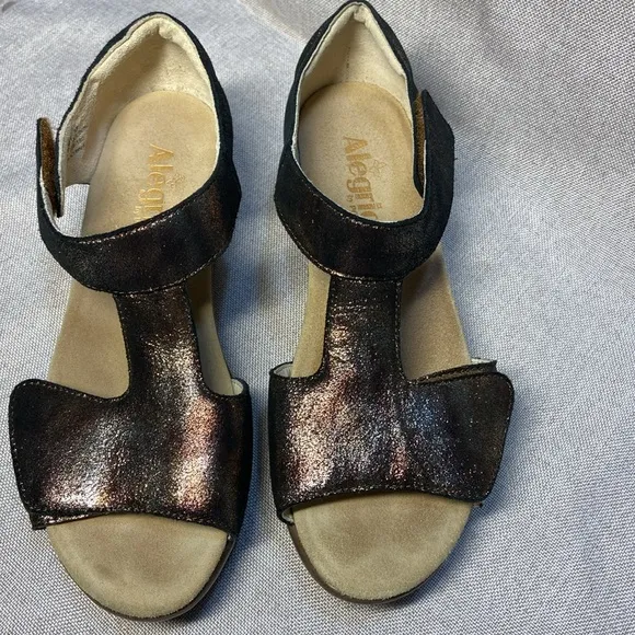 Alegria Riki Bronze Leather  T-Strap  Wedge Sandals. Size 38