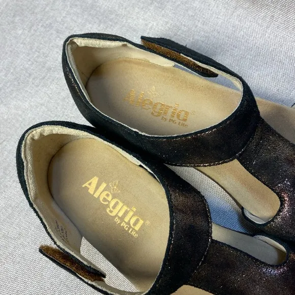 Alegria Riki Bronze Leather  T-Strap  Wedge Sandals. Size 38