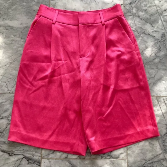 ALICE AND OLIVIA Eric Wild Pink Satin Bermuda Knee Length Dress Shorts NWT