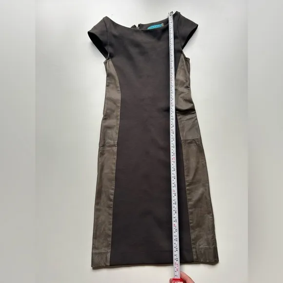 Alice  Olivia eve brown Pointe Silk LeatherCap Sleeve Dress boat neck nwt small