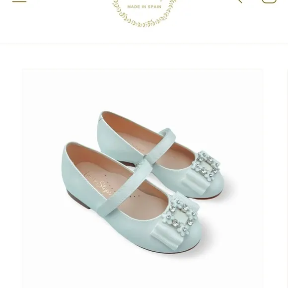 AMATI STEPS White Kids Sofia  shoes with Bow and Pearl Detail NWT