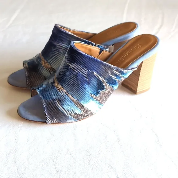ANTHRO FIRENZE STUDIO Garbo Slip On Velvet Heeled Mules in Blue Size 8.5