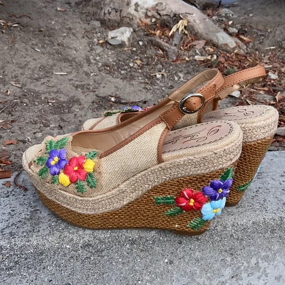 ANTHROPOLOGIE POETIC LICENSE PETAL PUSHER ESPADRILLE PLATFORM WEDGES SZ 8 FLORAL