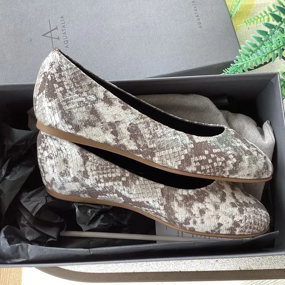 AQUATALIA CIERRA LEATHER METALLIC SNAKE EMBOSSED WEATHERPROOF FLATS NWT SZ 5