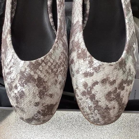 AQUATALIA CIERRA LEATHER METALLIC SNAKE EMBOSSED WEATHERPROOF FLATS NWT SZ 5