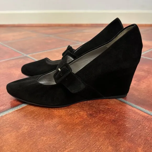 Aquatalia Suede Buckle Strap Closed-Toe Wedges Size 9