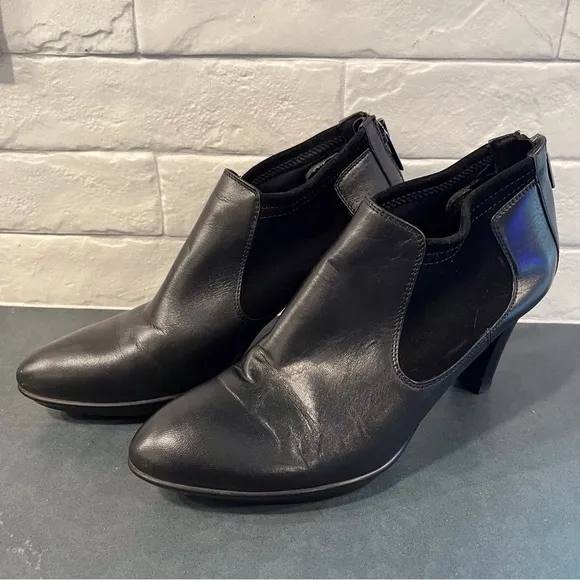 Aquatalia sz 7 black leather suede heeled ankle boots