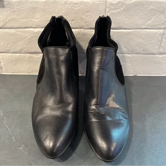 Aquatalia sz 7 black leather suede heeled ankle boots