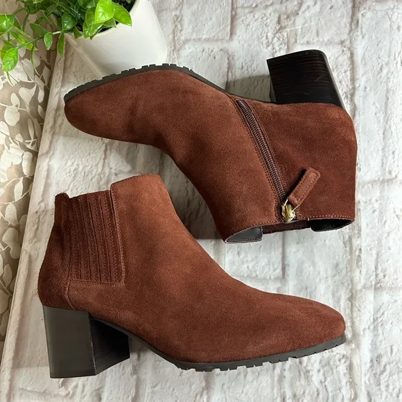 AQUATALIA Weatherproof Block heel bootie Ginger Suede leather Ankle boot Sz 8.5